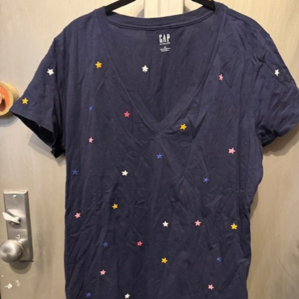 GAP Vintage Embroidered Star V-Neck T-Shirt - NWOT - Picture 12 of 16